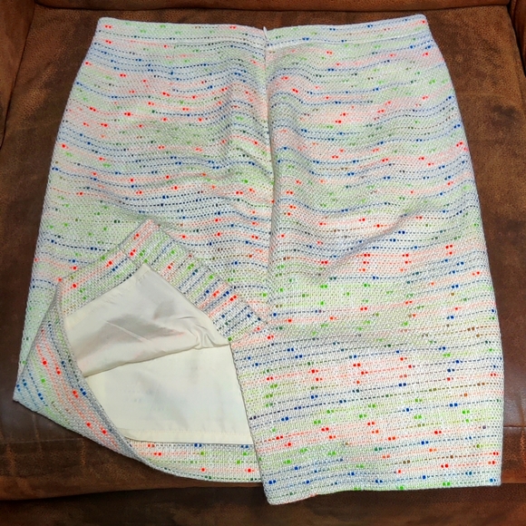 Absolute PERFECTION! J. crew size 0 pencil skirt - Picture 5 of 8